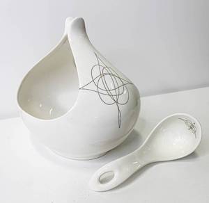 lot 75 image: Hallcraft Classic Century Sauceboat and Spoon by Eva Zeisel