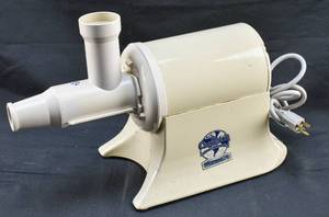 lot 99 image: Vintage Plastaket The Champion Juicer Model G5-NG-853S