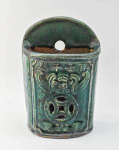 lot 126 image: Vintage Shiwan Stoneware Wall Pocket
