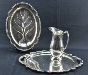 lot 140 image: Wallace Large Silver Plated Platters and Pitcher