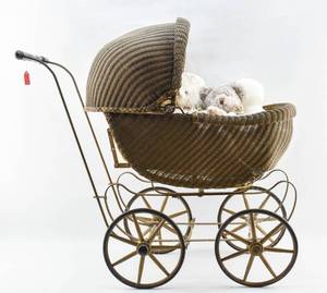 lot 156 image: Vintage Wicker Baby Carriage and 5 Childrens Toys