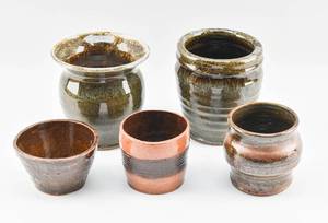 lot 162 image: 5 Glazed Studio Pottery Vessels