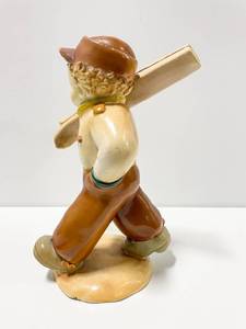lot 7 image: Devonware Sciatore Skier Ceramic Sculpture Designed by Tarcisio Tosin