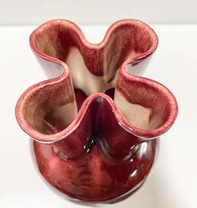 lot 240 image: Vintage Rookwood 6953 High Gloss Red Pinch Vase