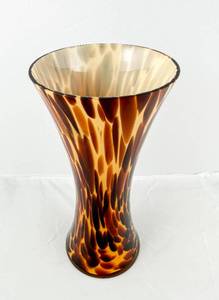 lot 235 image: Spotted Art Glass Vase