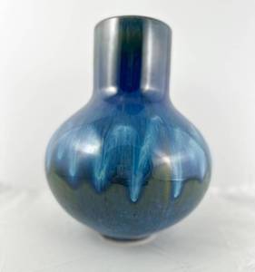 lot 222 image: Blue Ceramic Vase, Thailand
