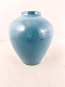 lot 237 image: Vintage Light Blue McCoy Pottery Vase