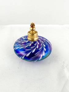 lot 226 image: Iridescent Blue Art Glass Oil Lamp