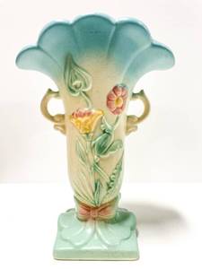 lot 13 image: Pair of Hull Bow-Knot B-8 Vases