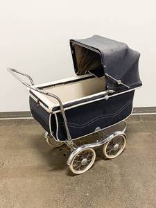 lot 219 image: Vintage Stroll-O-Chair Baby Carriage