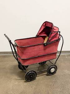 lot 220 image: Vintage Storkline Baby Carriage