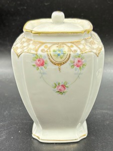 A Collection of Pretty Vintage Finds