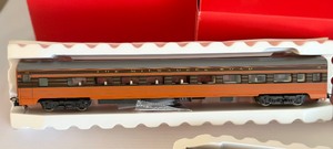 Five Rivarossi HO Milwaukee Locomotive Cars