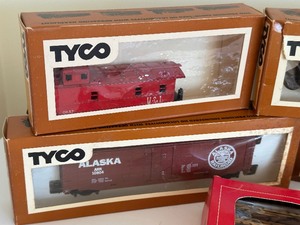 TYCO HO Scale Locomotive Cars