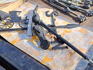 lot 625 image: Whitehall Metal Studios Horse Drawn Carriage theme Weathervane