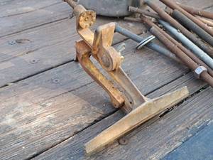 lot 631 image: Heavy Duty Adjustable Clamp