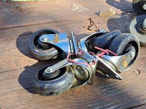 lot 640 image: Lot of (4) 4 Caster Wheels