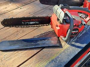 lot 650 image: Homelite XL Little Red 16 Gas Chainsaw with Saw Blade Cover