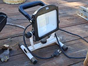 lot 656 image: Smart Electrician LED Shop Work Light
