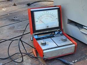 lot 666 image: Snap-on Volt Meter MT406