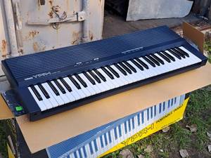 lot 688 image: Yamaha Portable Piano YPR-1 (New )