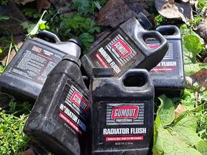lot 700 image: Lot of (5) Gumout Radiator Flush 16-oz Plastic Bottles