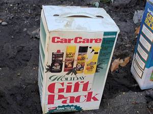 lot 712 image: STP Car Care Holiday Gift Pack (in original packaging)