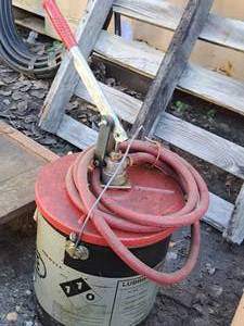 lot 717 image: Lubriplate Grease Pump