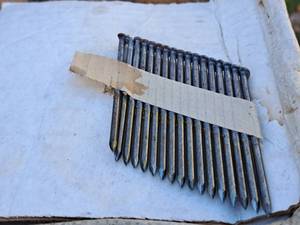 lot 721 image: Lot of (1 Box) 3-14 28-degree Clipped Head 28D Framing Nails