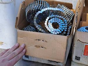 lot 724 image: Lot of (1 Box) 1 Coli Roofing Nails