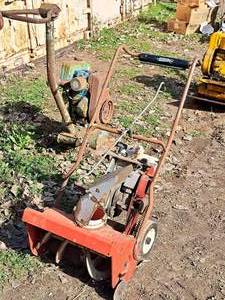 lot 610A image: Gas Snowblower