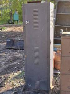 lot 620 image: Metal Wheeled Cabinet 1-door