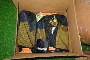 lot 326 image: 10 Sets US Divers Youth Swim Fins Assorted Sizes