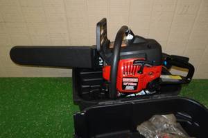 lot 333 image: Craftsman 42cc 18 Gas Chainsaw with Case