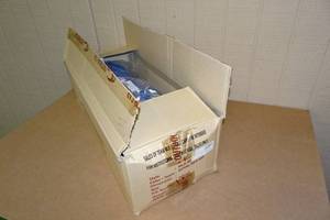 lot 339 image: Box of 24 MLB Adult Hats -RedBlue