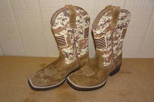 lot 361 image: ARIAT Kids Sport Patriot Western Boot -Size 12