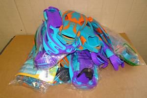 lot 369 image: 10 Sets Cressi Kids Fins -Size SM & LXL