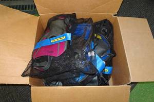 lot 370 image: 10 Sets US Divers Travel Size Fins Assorted Sizes