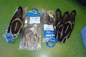 lot 383 image: 5 Sets Cressi Pluma Black Fins Assorted Sizes