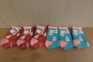 lot 390 image: 6 Pairs Adult Socks -One Size Fits Most