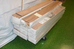 lot 4 image: Laminate Flooring - 200 Sq Ft