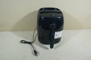 lot 12 image: Dash Airfryer