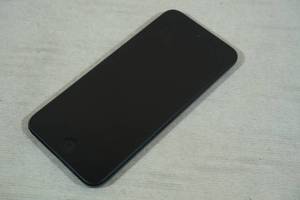 lot 15 image: Apple iPod Touch 7th Generation