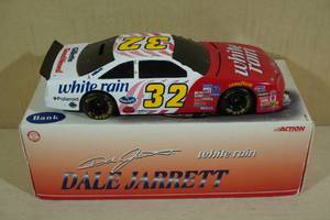 lot 45 image: Action Dale Jarrett 1997 Thunderbird 124 Scale Die-Cast Stock Car
