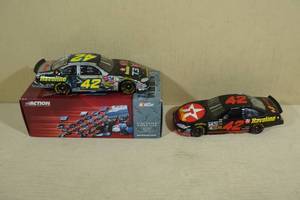 lot 53 image: 2 Action Jamie McMurray 124 Scale Die-Cast Stock Cars