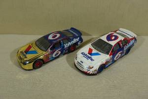 lot 60 image: 2 Mark Martin Valvoline 124 Scale Die-Cast Stock Cars