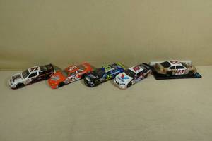 lot 66 image: 5 124 Scale Die-Cast Stock Cars - Tony Stewart, Spencer, Vickers, Benson