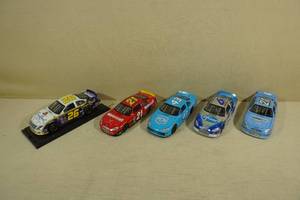 lot 73 image: 5 124 Scale Die-Cast Stock Cars - McMurray, Petty, Martin, Rudd