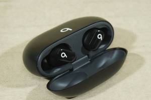 lot 138 image: Beats Studio Buds -Black