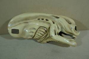 lot 167 image: Resin Alien Skull